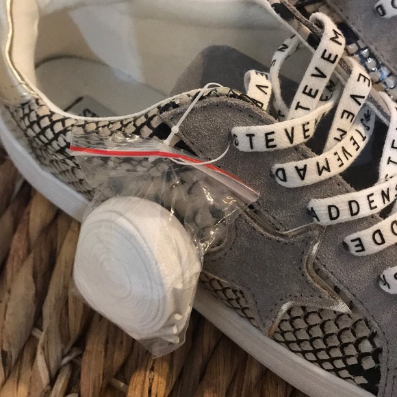 BRAND NEW! STEVE MADDEN Sneakers - Picture 8 of 8